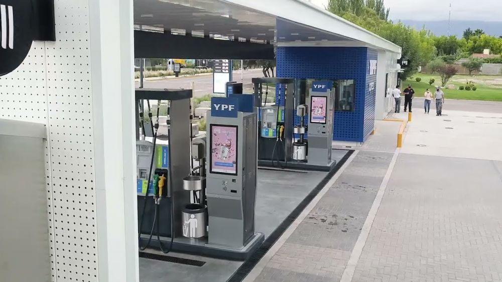 El autoservicio de combustibles ya lleg a Neuqun y Ro Negro y desde el gremio advierten por los puestos de trabajo: El usuario se convertir en un trabajador no rentado