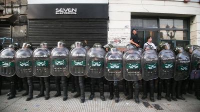 Tras la amenaza de movilizaci�n, Milei aument� salarios a Gendarmer�a y rompi� el techo de paritarias