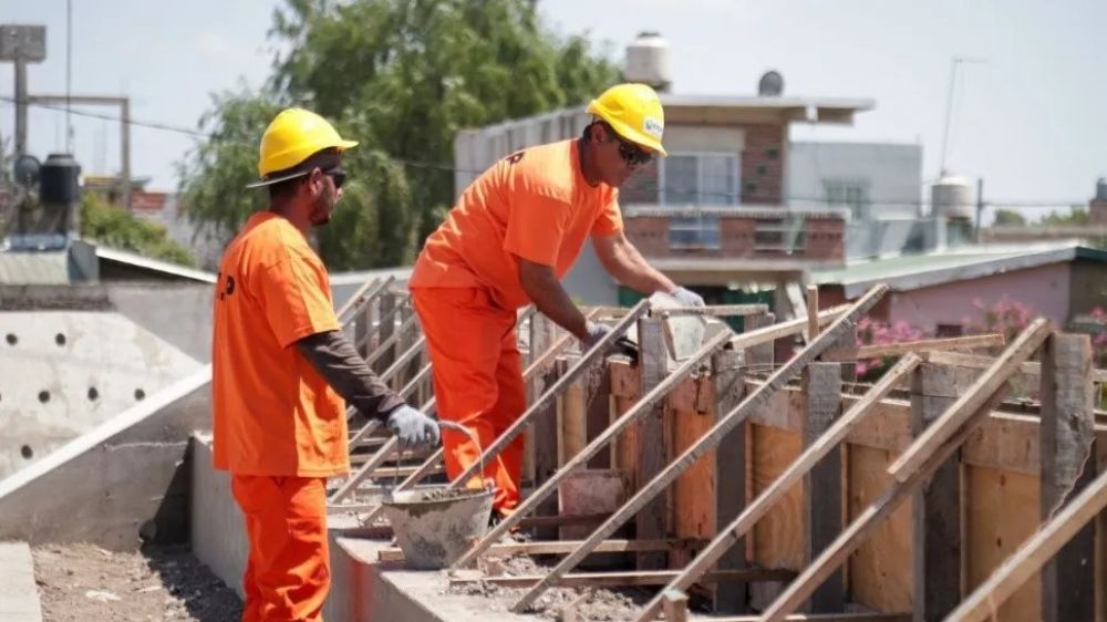 Los desocupados no profesionales se incrementaron un 25,5%