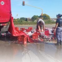 Chaco: Volc un camin que transportaba gaseosas en la ruta 11