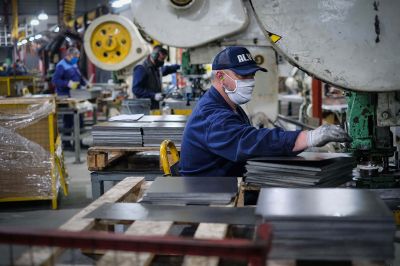 En diciembre, los salarios registrados volvieron a perder con la inflaci�n