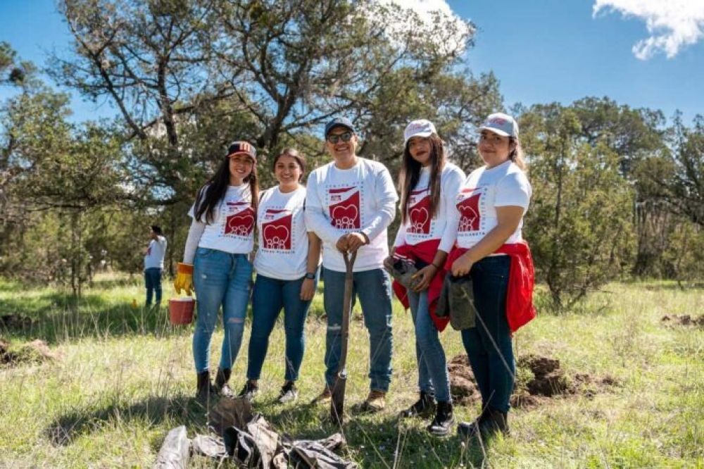 FEMSA y Coca-Cola FEMSA son reconocidas en el S&P Global Sustainability Yearbook 2025