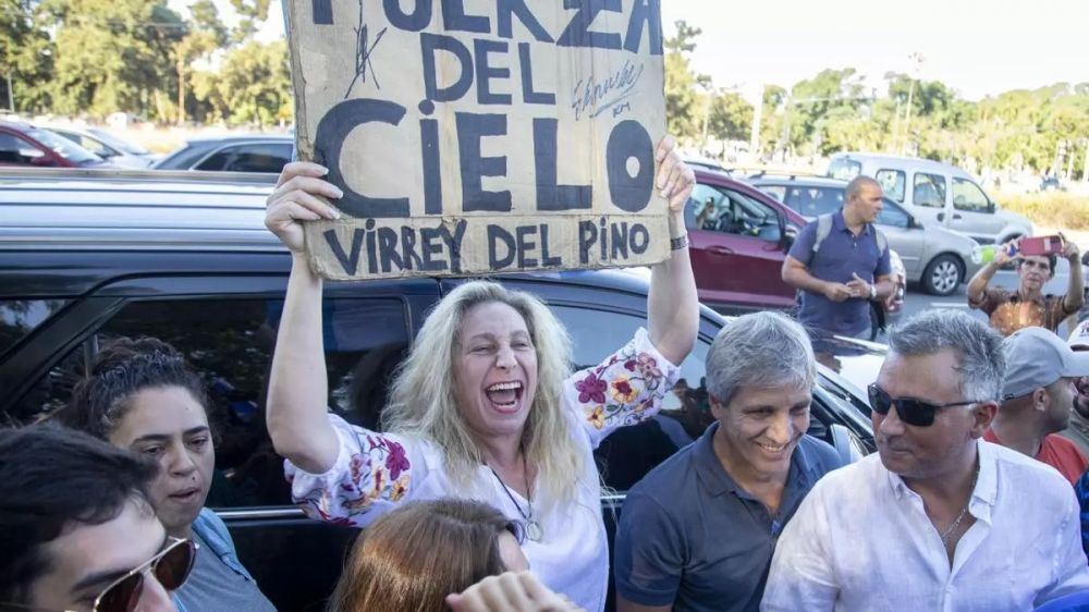 En medio del esc�ndalo $LIBRA, aparecieron Karina Milei y Luis Caputo en un acto de afiliaci�n de LLA