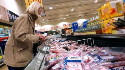 La demanda de carne se mantuvo en m�nimos de tres d�cadas: los argentinos consumen 4,2 kg menos por a�o