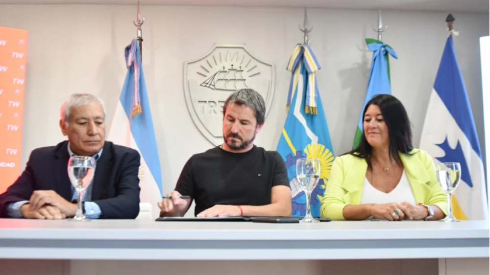 Merino y Bliz firmaron convenios de cooperacin entre el Municipio y el Sindicato Empleados de Comercio