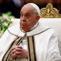 El papa Francisco pas una noche tranquila tras ser diagnosticado con neumona bilateral