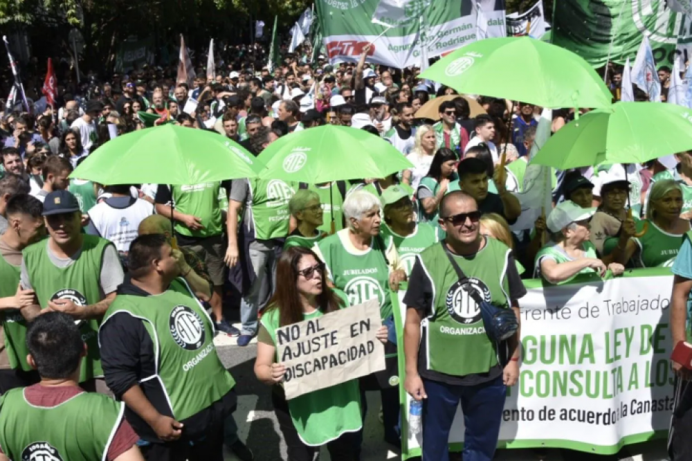 Estatales movilizan para rechazar el inminente despido de 2800 contratados
