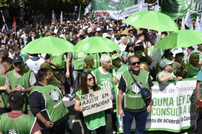 Estatales movilizan para rechazar el inminente despido de 2800 contratados