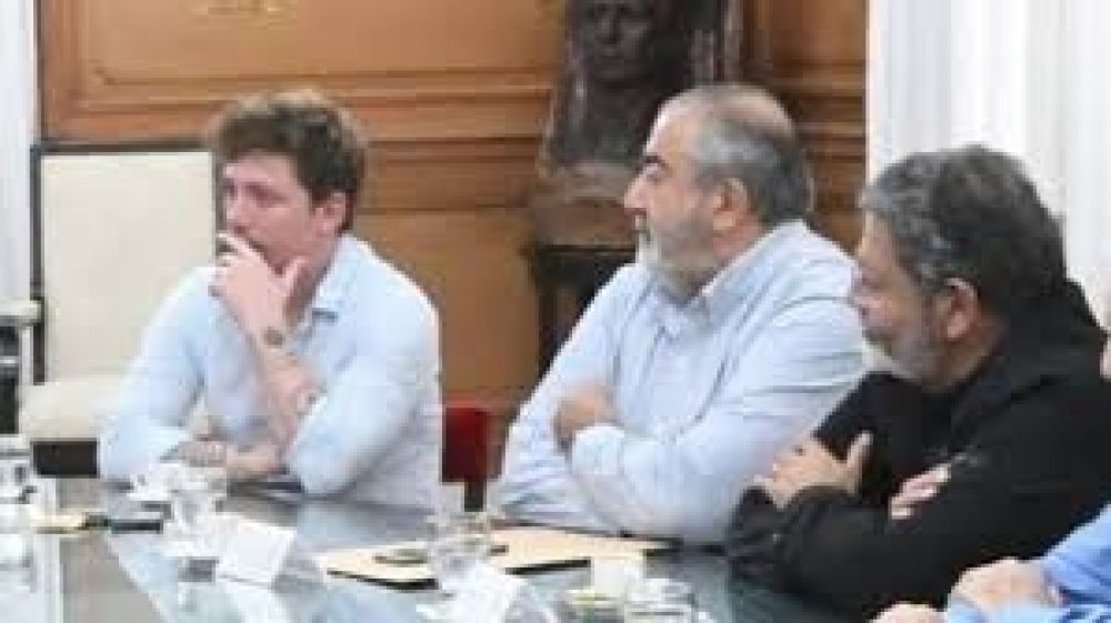 CGT ata su suerte a la de Santiago Caputo y le da la espalda al juicio poltico a Milei