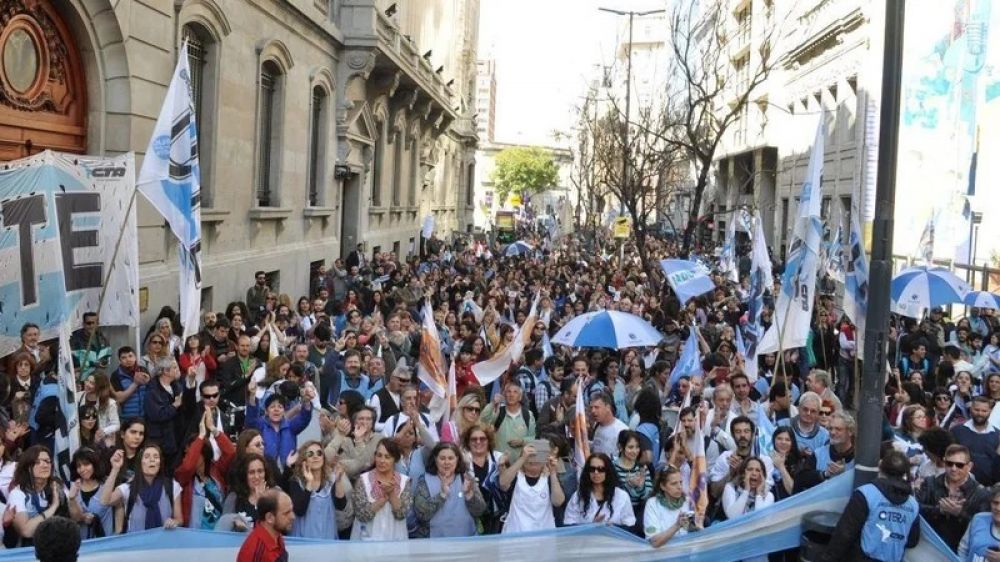 Paro docente: gremios confirmaron medida de fuerza a nivel nacional y no arrancan las clases