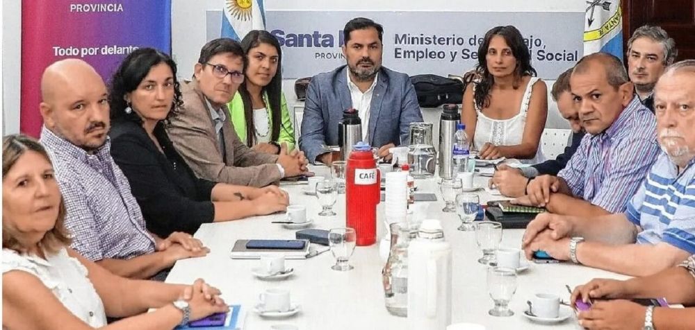 Los docentes de Santa Fe rechazaron la oferta de Pullaro y peligra el inicio de las clases