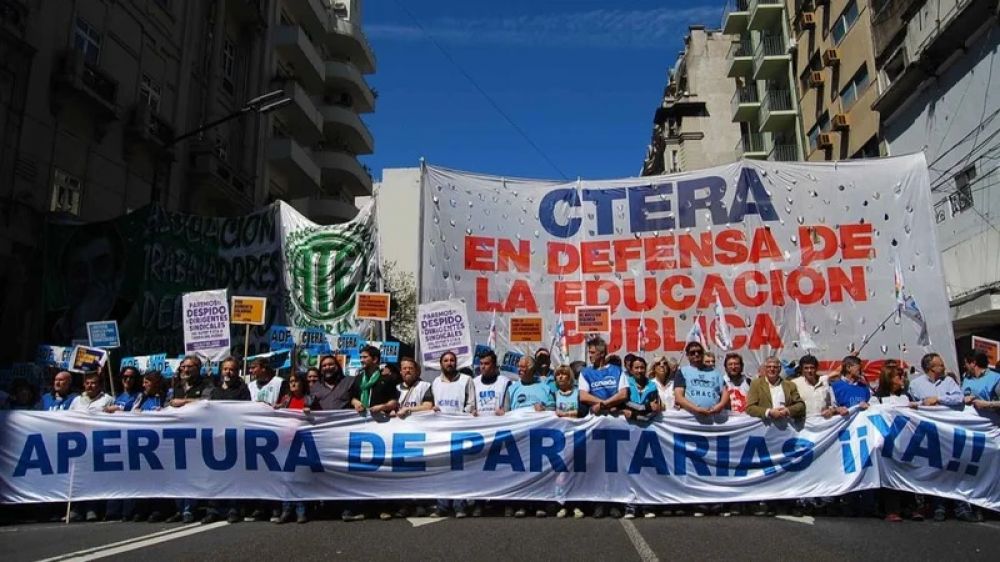 Con la expectativa puesta en la paritaria docente, hay paro nacional en el inicio del ao escolar