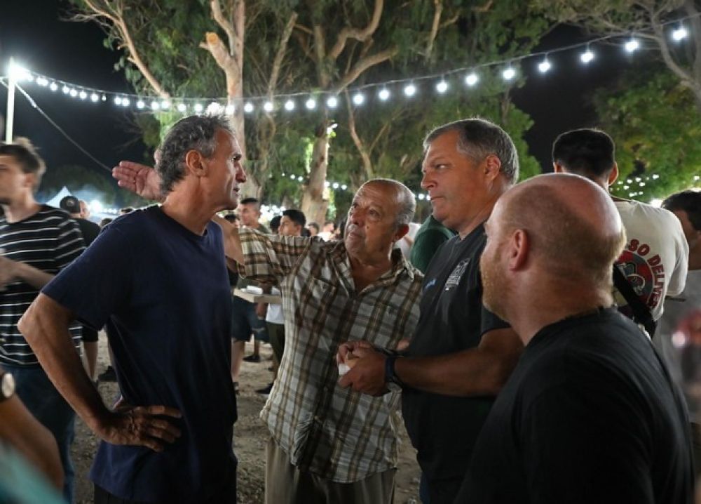 Gabriel Katopodis pas por la Fiesta de la Cerveza Artesanal en Santa Clara
