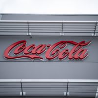 Coca-Cola advierte sobre el posible impacto negativo de los cambios en la DEI