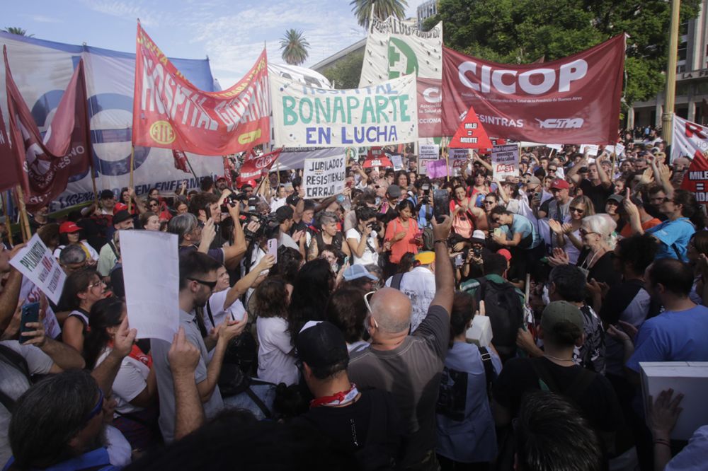 La motosierra no es salud: masiva Marcha Federal contra el ajuste de Milei en la cartera sanitaria