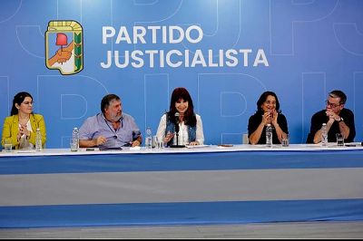 Respaldo de Cristina Kirchner y el PJ nacional a Kicillof: �Ins�lita y grav�sima amenaza de intervenci�n�