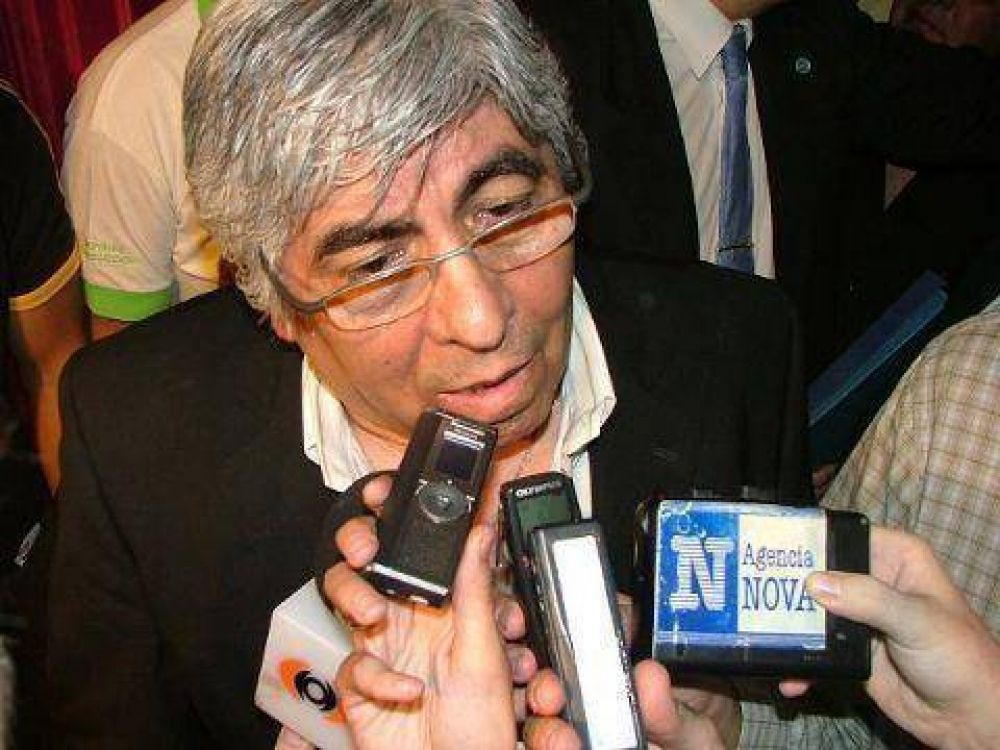 Hugo Moyano: "Nunca entiendo lo que dice Das Neves"