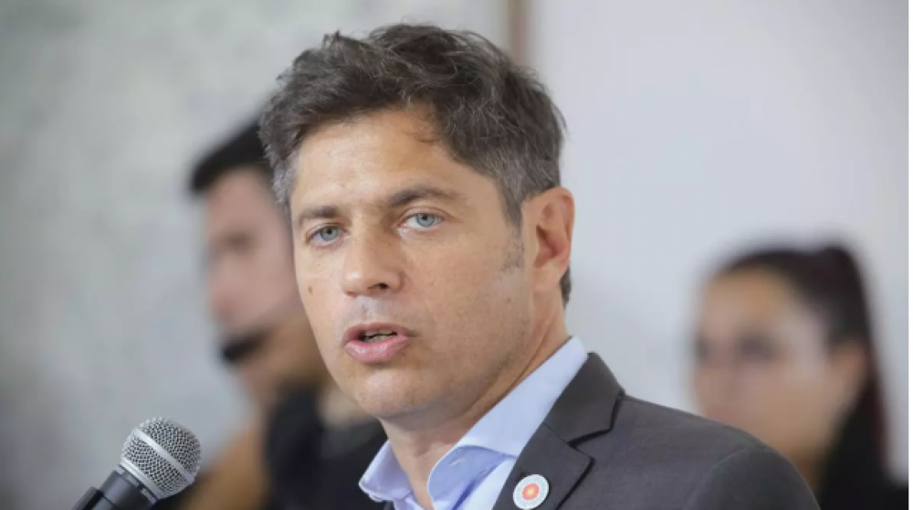 El camino de Kicillof, entre el lanzallamas de la derecha y nudos propios que no termina de desatar