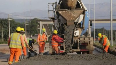 Milei dijo que el fin de la obra p�blica no destruye empleo, pero los datos lo desmienten