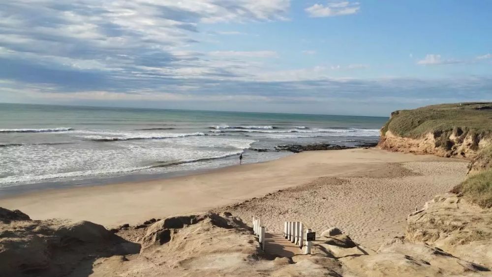 Montenegro busca alterar las ltimas playas libres de cemento en Chapadmalal y beneficia a una empresa acusada de contaminar