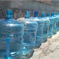 Embotelladoras de agua locales: Un problema para el consumo humano