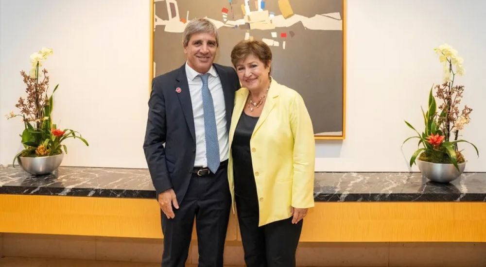FMI por DNU y en secreto: Toto Caputo esconde el monto del pr�stamo