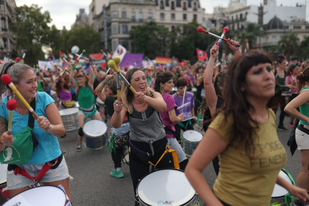 Hasta que llenar la calle se haga costumbre