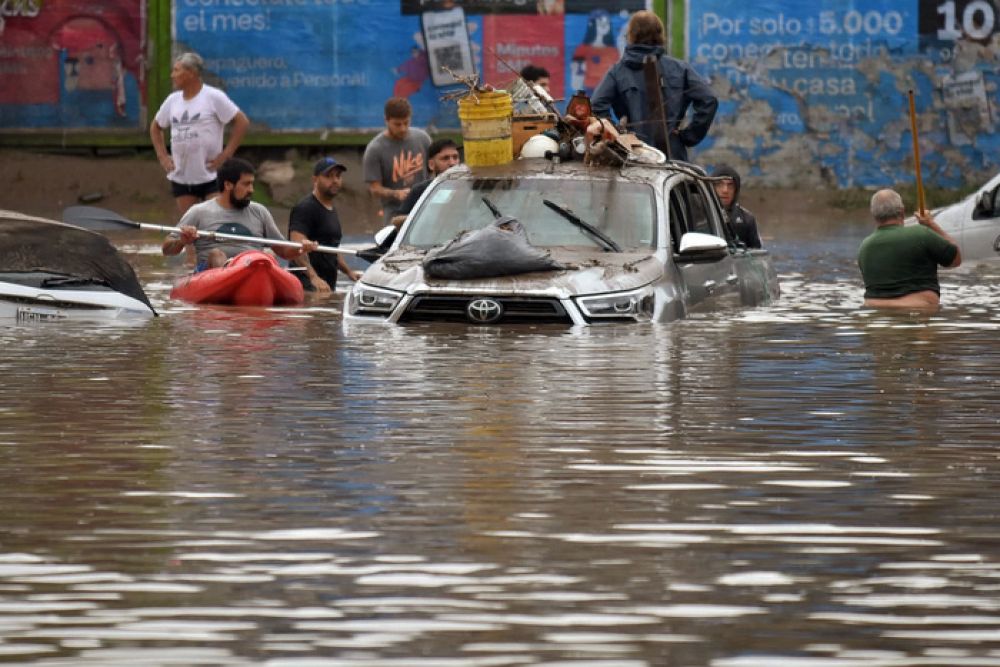 Aument a 13 la cifra de muertos por el temporal en Baha Blanca