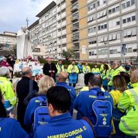 El Papa en el ngelus: necesitamos el milagro de la ternura, que acompaa en la prueba