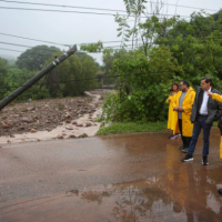 Gestin. El gobernador Sadir recorri la zona de Huaico afectada por la lluvia