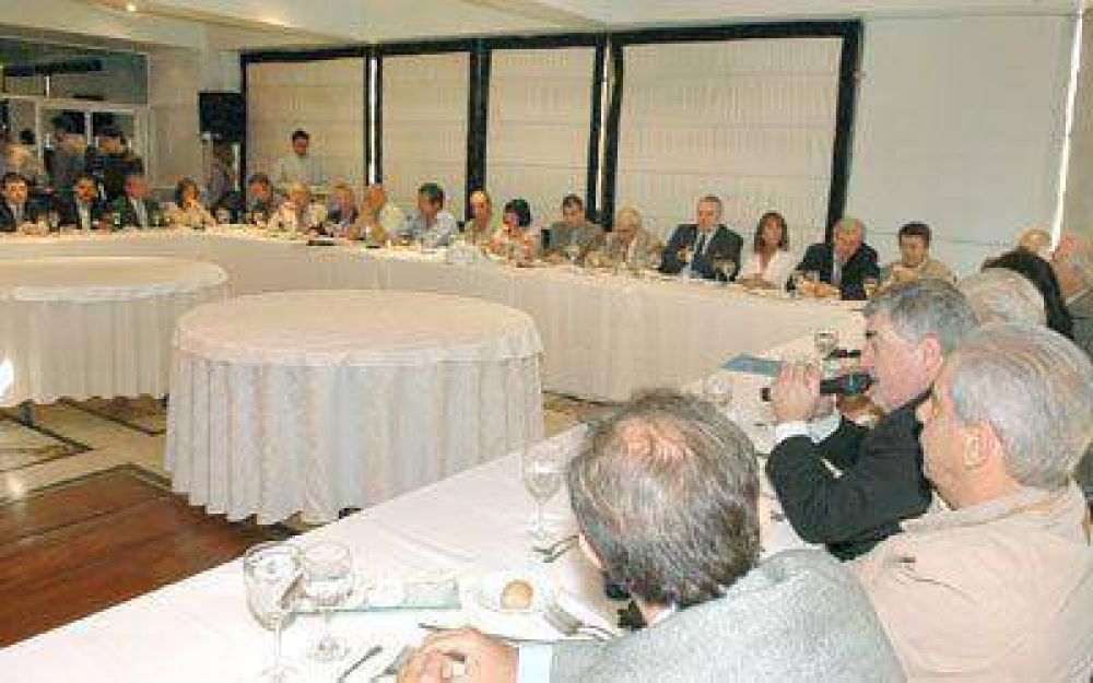 Das Neves disert� ante diplom�ticos y ex funcionarios ayer en Buenos Aires