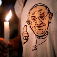 Masiva marcha de cartoneros por el Papa: 