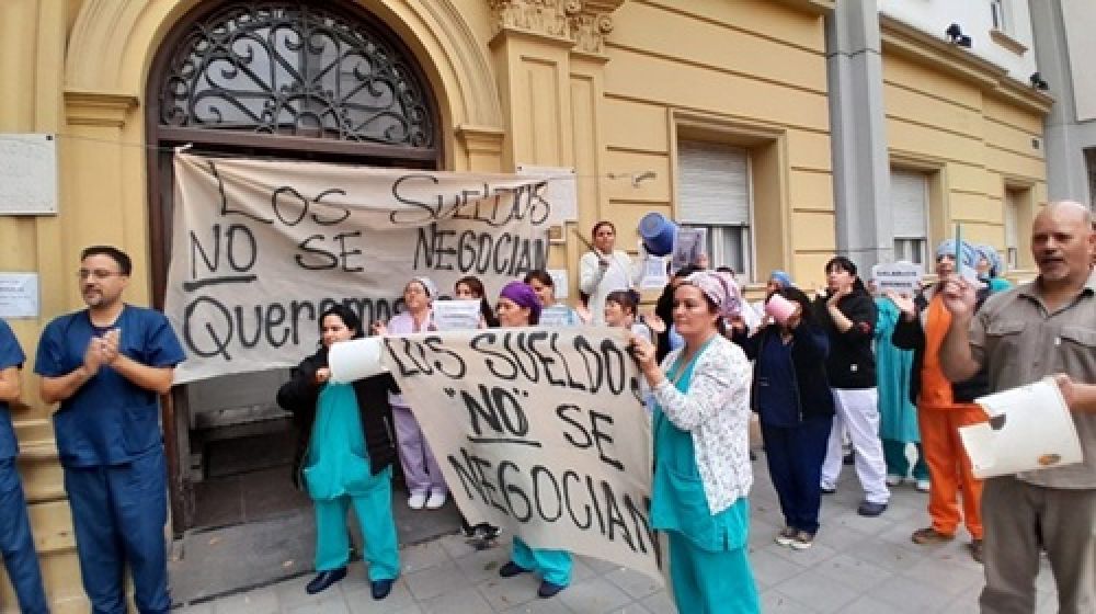 Sanidad denuncia el despidos de 250 trabajadores en el Hospital Espaol y anticipa medidas de fuerza