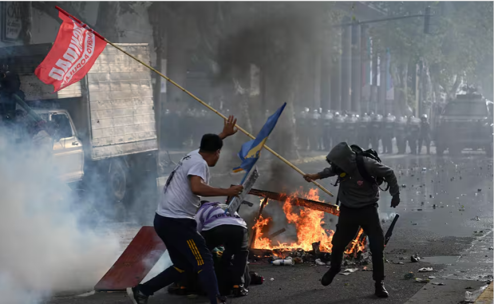 Delincuentes y barrabravas hacen poltica