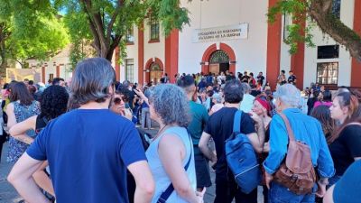 Despidos masivos y persecuci�n laboral en la Secretar�a de Derechos Humanos: Les impiden ingresar a sus puestos a 40 trabajadores