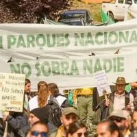 Polmica por la desregulacin del turismo en parques nacionales: impacto ambiental y laboral