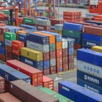 El supervit comercial cay 82% anual y sigui la venta de reservas