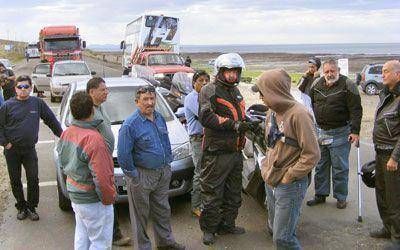 Otro piquete en Caleta para pedir "trabajo en el Estado"
