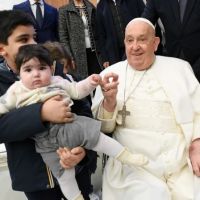 El Papa Francisco pide 3 compromisos contra el abuso: donde hay un nio a salvo, se honra a Cristo