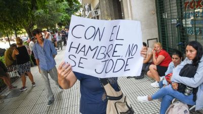 Baja la pobreza, pero crece el recorte de alimentos: el 48% de las familias ajust� en bienes esenciales
