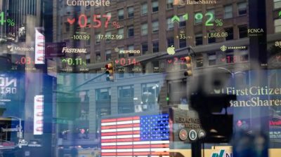 Los aranceles de Trump hunden a los bonos argentinos en Wall Street y el riesgo pa�s supera los 870 puntos
