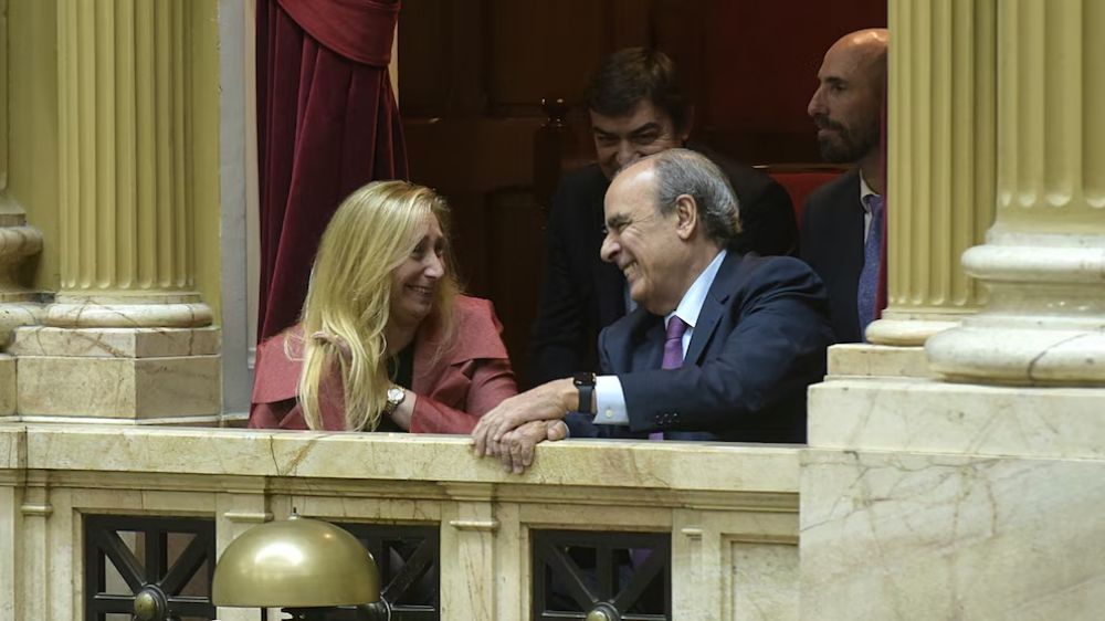 Crculo rojo: negociaciones en el Congreso, apostillas de campaa y licitaciones en la mira