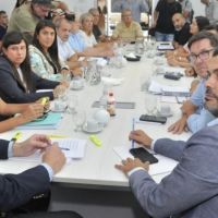 Paritarias: la Provincia vuelve a convocar a estatales y docentes para negociar salarios
