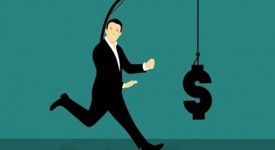 La mentira de que crecen los salarios: Un informe revela que el aumento en los ingresos se debe al trabajo extra, no a paritarias