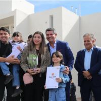 El gobernador Orrego entreg 112 viviendas del nuevo barrio Los Surcos en Chimbas