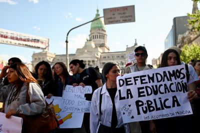 Bloques dialoguistas vuelven a la carga con un proyecto para garantizar el financiamiento de las universidades