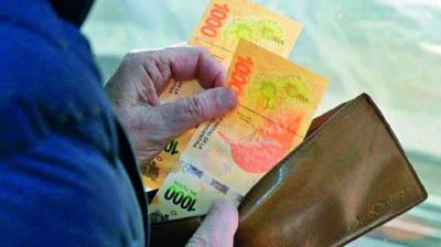 Histrico derrumbe del salario mnimo: perdi ms de un tercio de su poder adquisitivo en apenas cinco meses