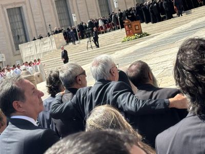 El mensaje de Francisco en el abrazo de un rabino, un musulmn y un sacerdote