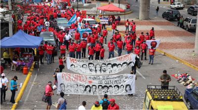 Honduras: Centrales y Resistencia instan a seguir con la refundacin