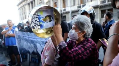 Jubilaciones: por el congelamiento, el valor real del bono cay 36% en un ao